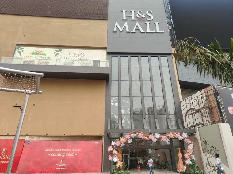 Boulevard Walk mall entrance, open to the public, Panvel, Mumbai